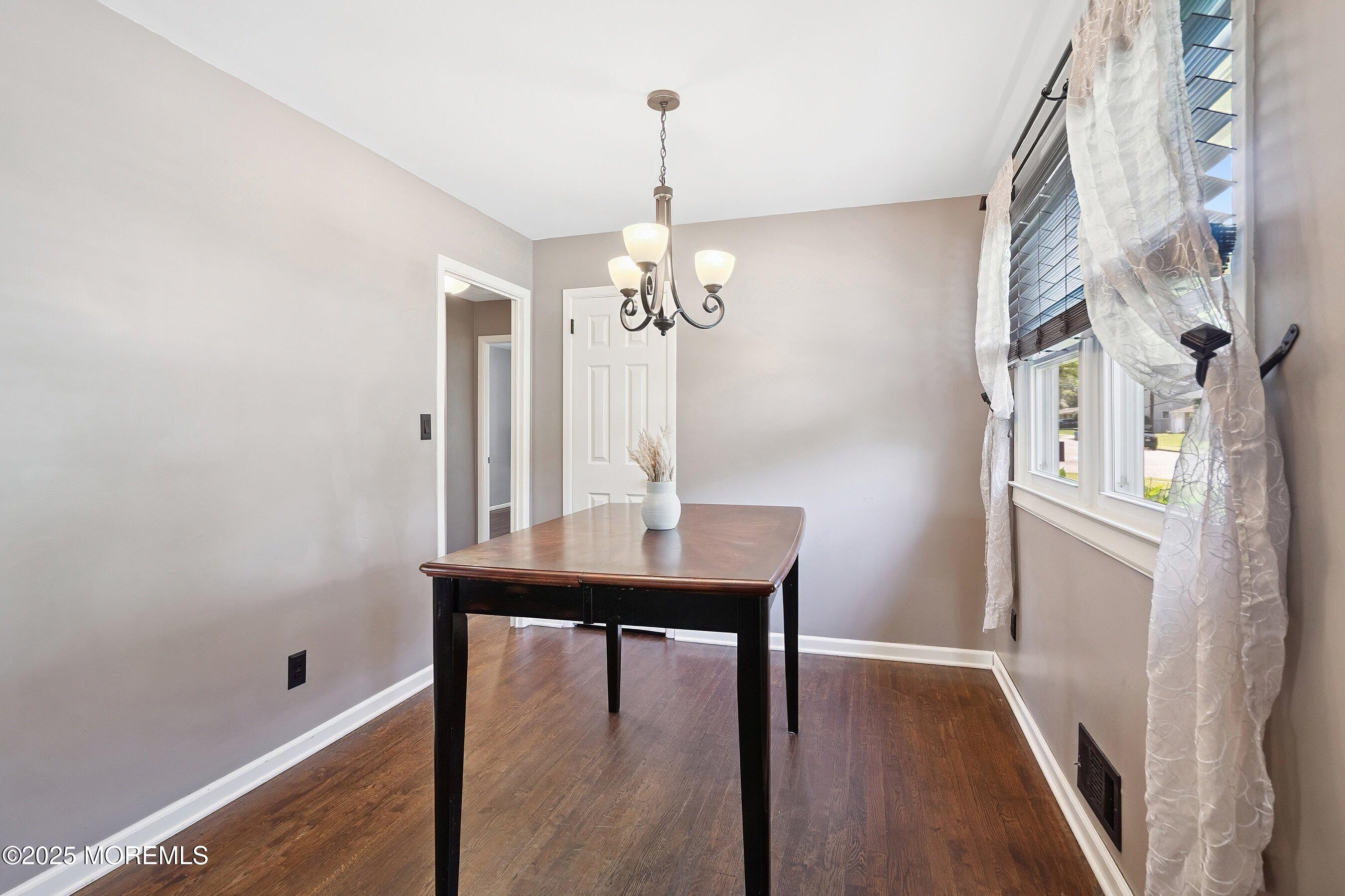 6 Redwood Road Howell, NJ 07731 - Photo 10 of 37 1000016923