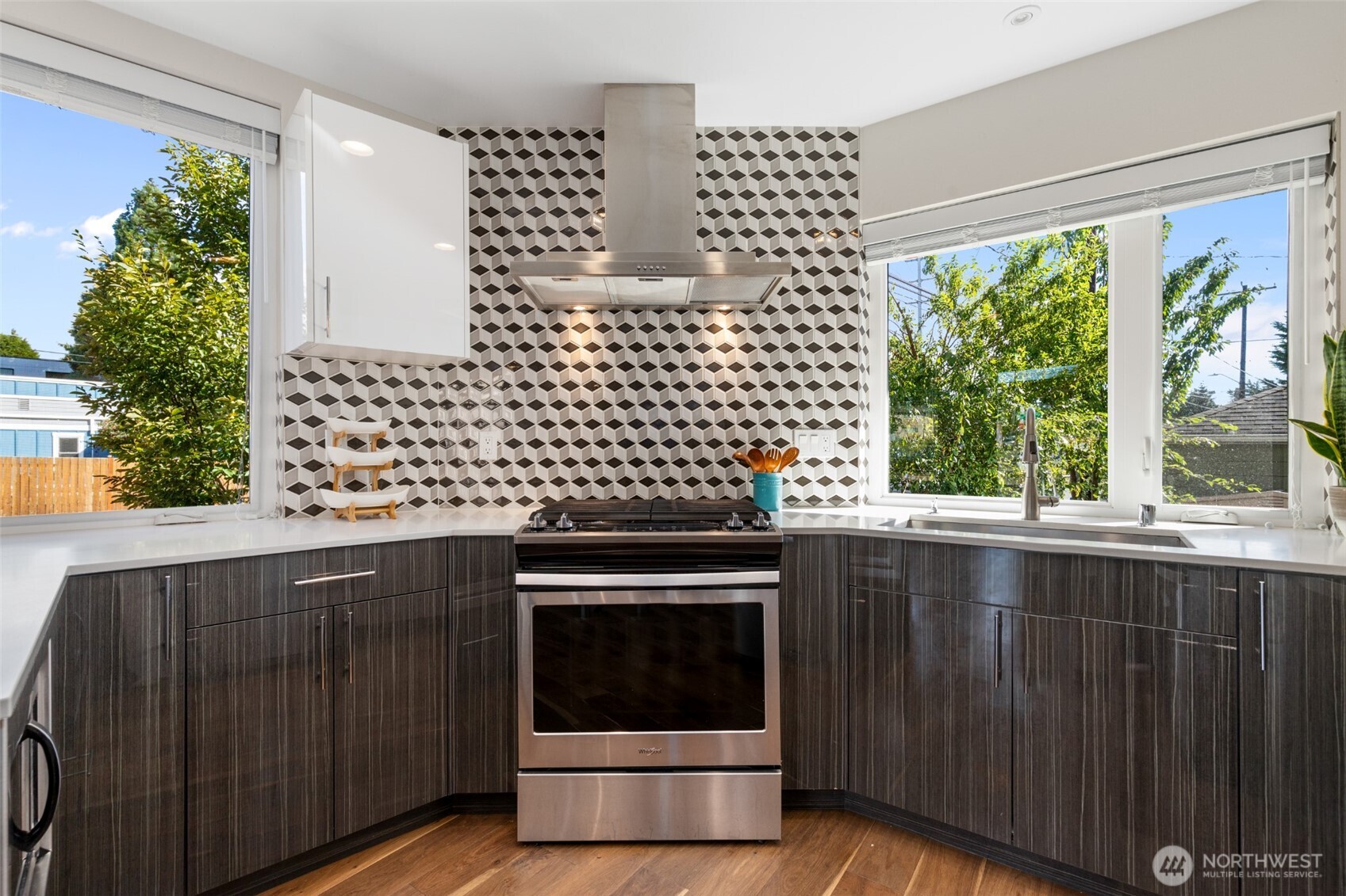 547 North 103rd Street Seattle, WA 98133 - Photo 14 of 40