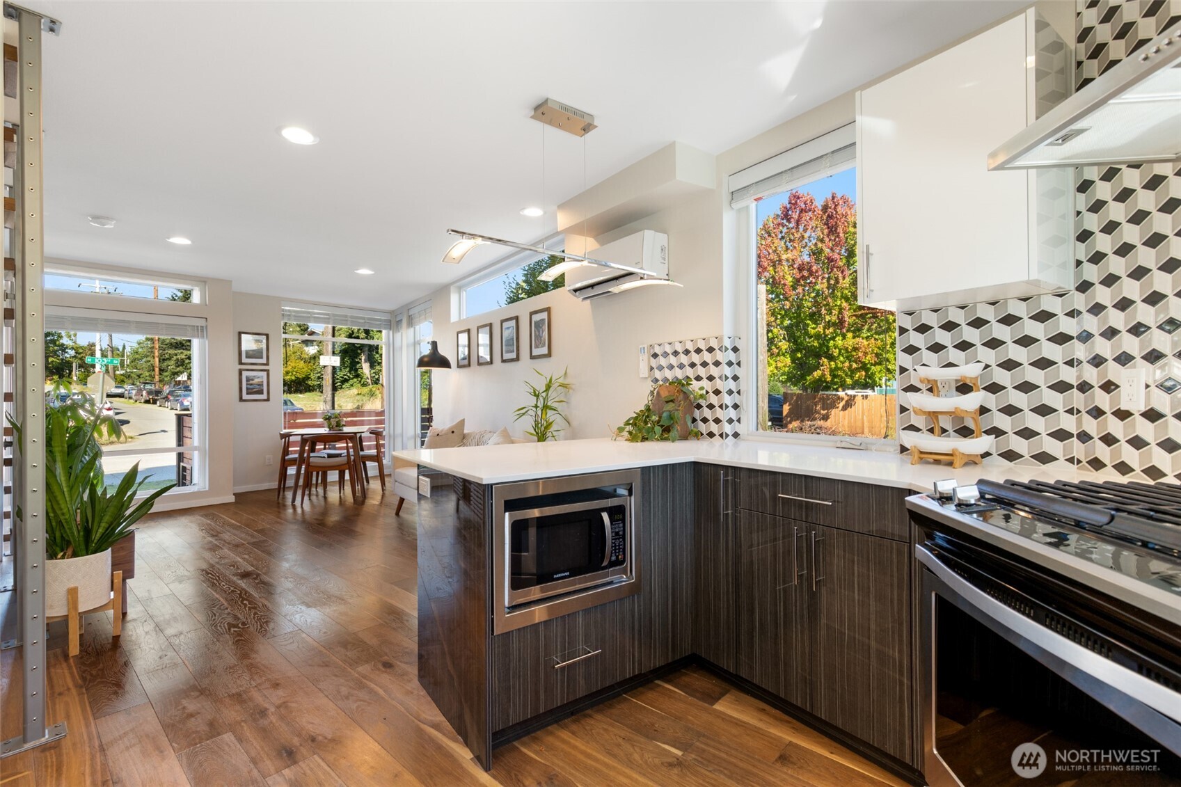 547 North 103rd Street Seattle, WA 98133 - Photo 16 of 40
