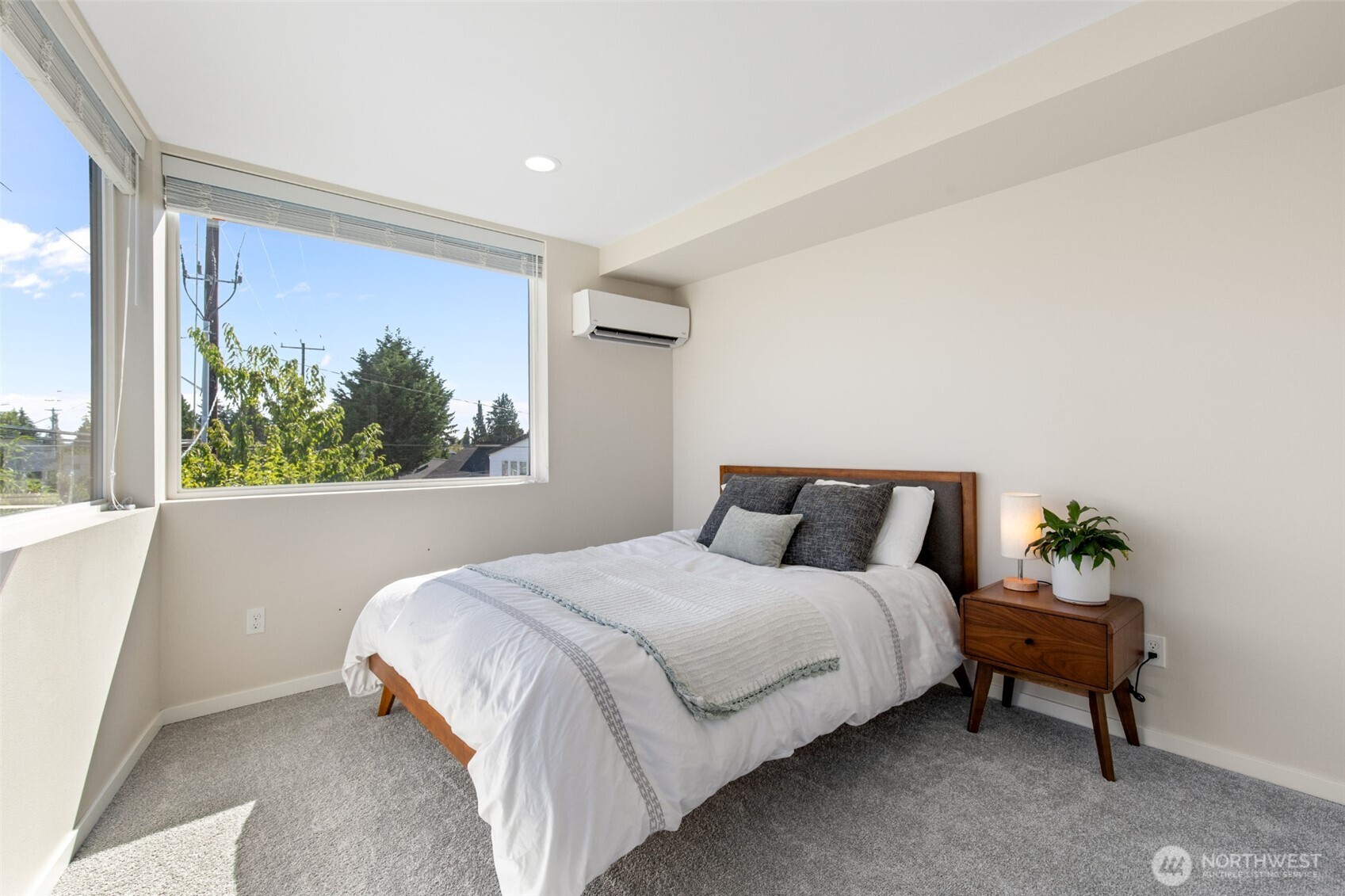 547 North 103rd Street Seattle, WA 98133 - Photo 18 of 40