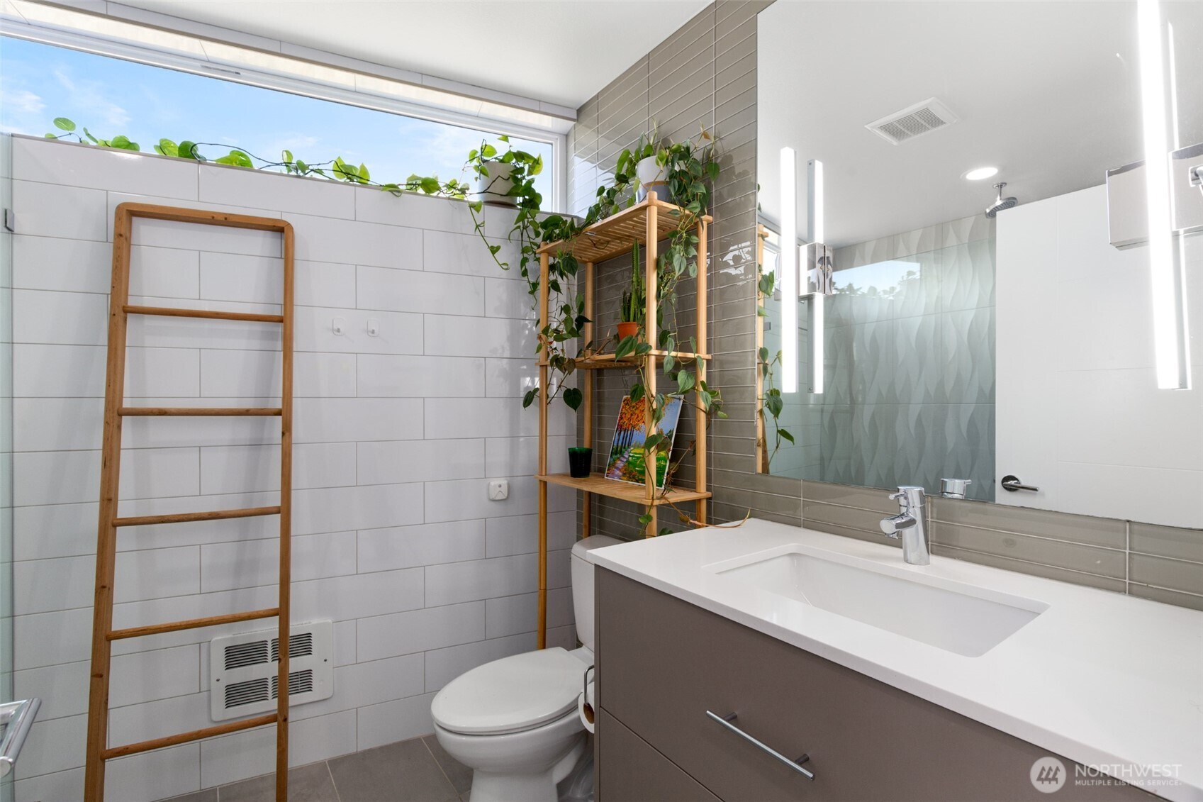547 North 103rd Street Seattle, WA 98133 - Photo 22 of 40
