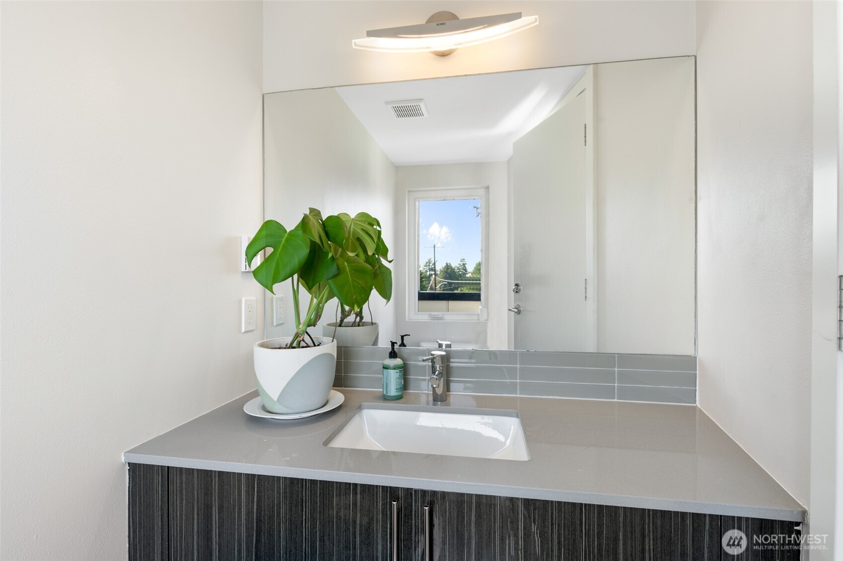 547 North 103rd Street Seattle, WA 98133 - Photo 30 of 40