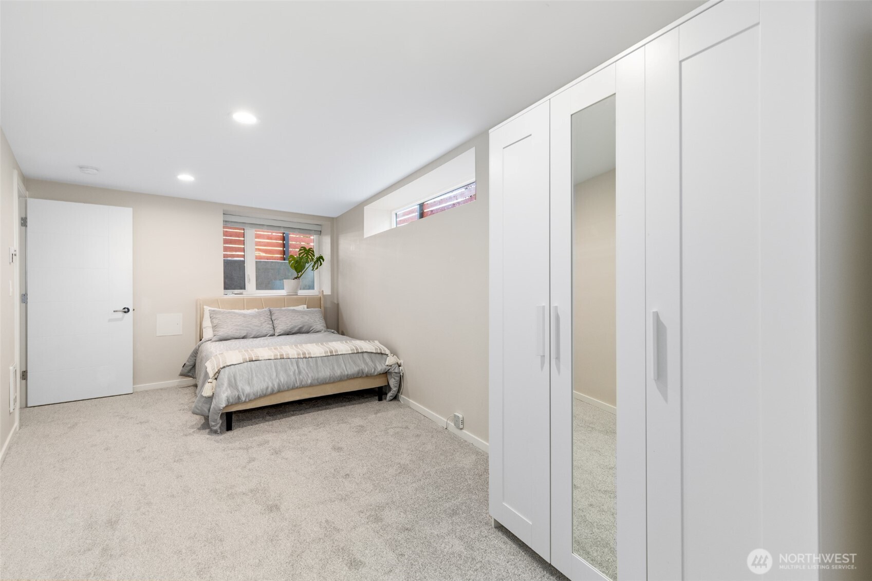 547 North 103rd Street Seattle, WA 98133 - Photo 33 of 40