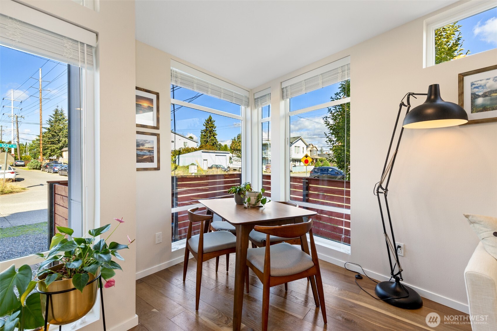 547 North 103rd Street Seattle, WA 98133 - Photo 7 of 40