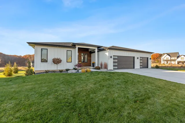 $699,500 | 215 Gehl Avenue Southwest, Walker, MI 49534