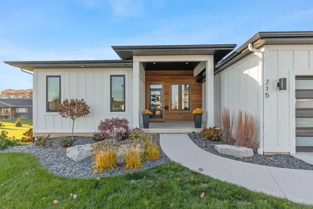 $699,500 | 215 Gehl Avenue Southwest, Walker, MI 49534