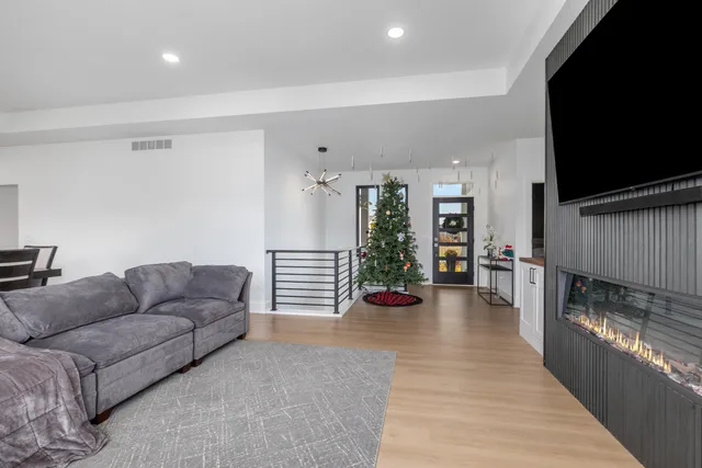 $699,500 | 215 Gehl Avenue Southwest, Walker, MI 49534