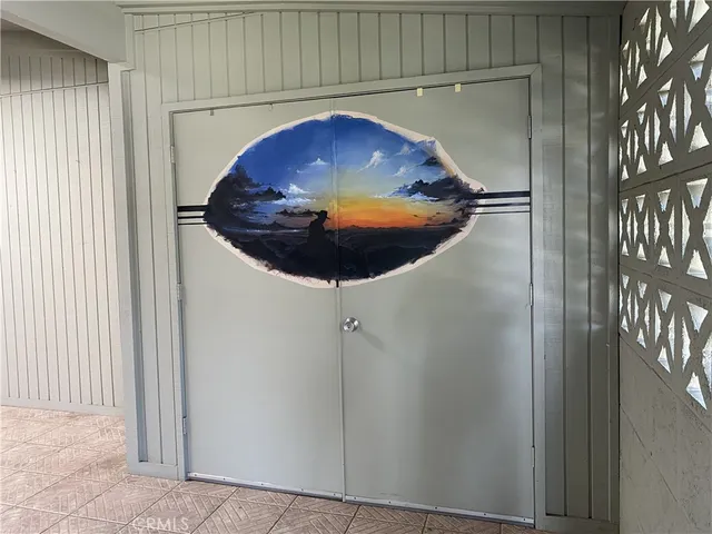 a view of entryway with a fan