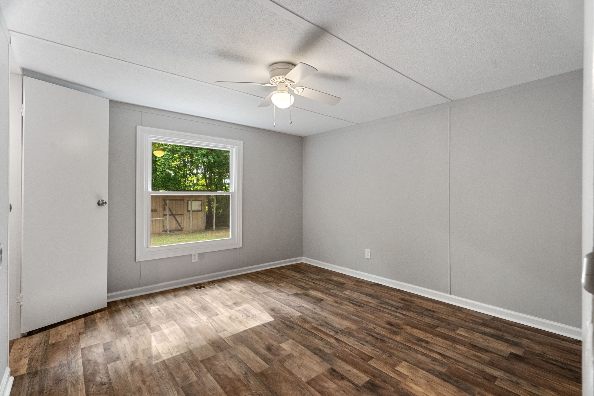 4147 Fizer Road Springfield, TN 37172 - Photo 18 of 25 wooden floor in an empty room with a window