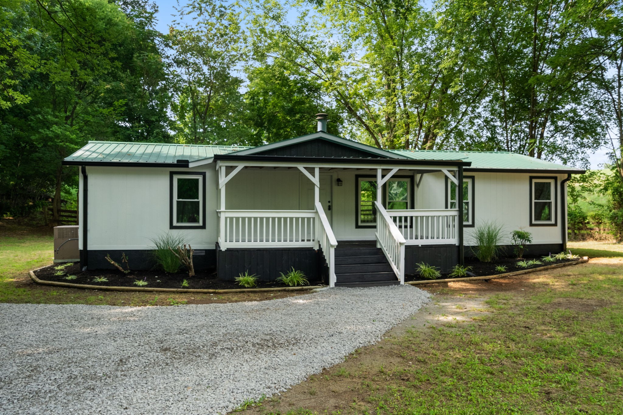 4147 Fizer Road Springfield, TN 37172 - Photo 2 of 25 a front view of a house with garden