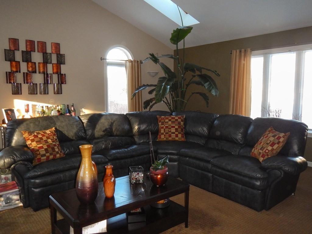 246 New Boston Road Fairhaven, MA 02719 - Photo 3 of 27 Gallery Image 3