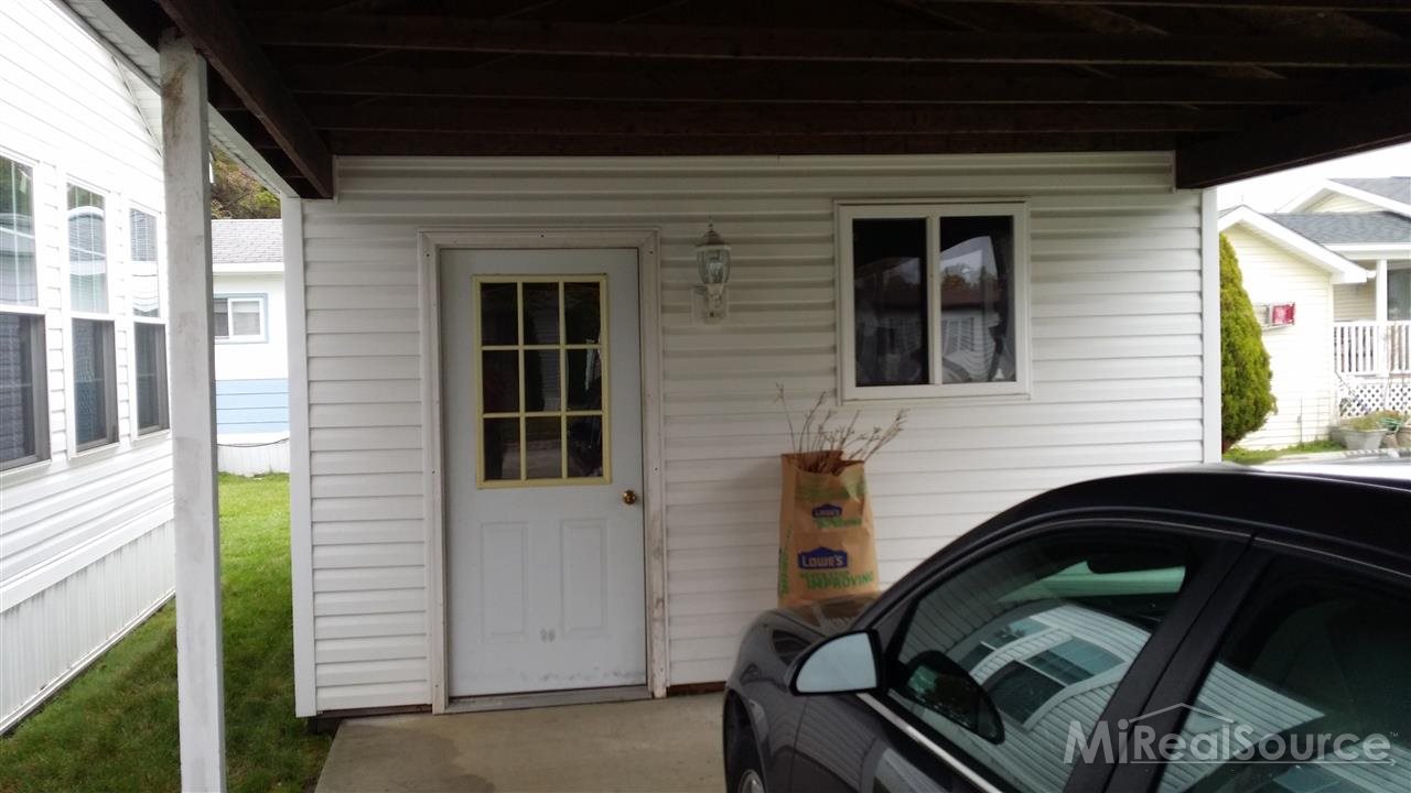 3333 Ravenswood Road, Unit 37 Marysville, MI 48040 - Photo 2 of 15 31227783-1.JPG
