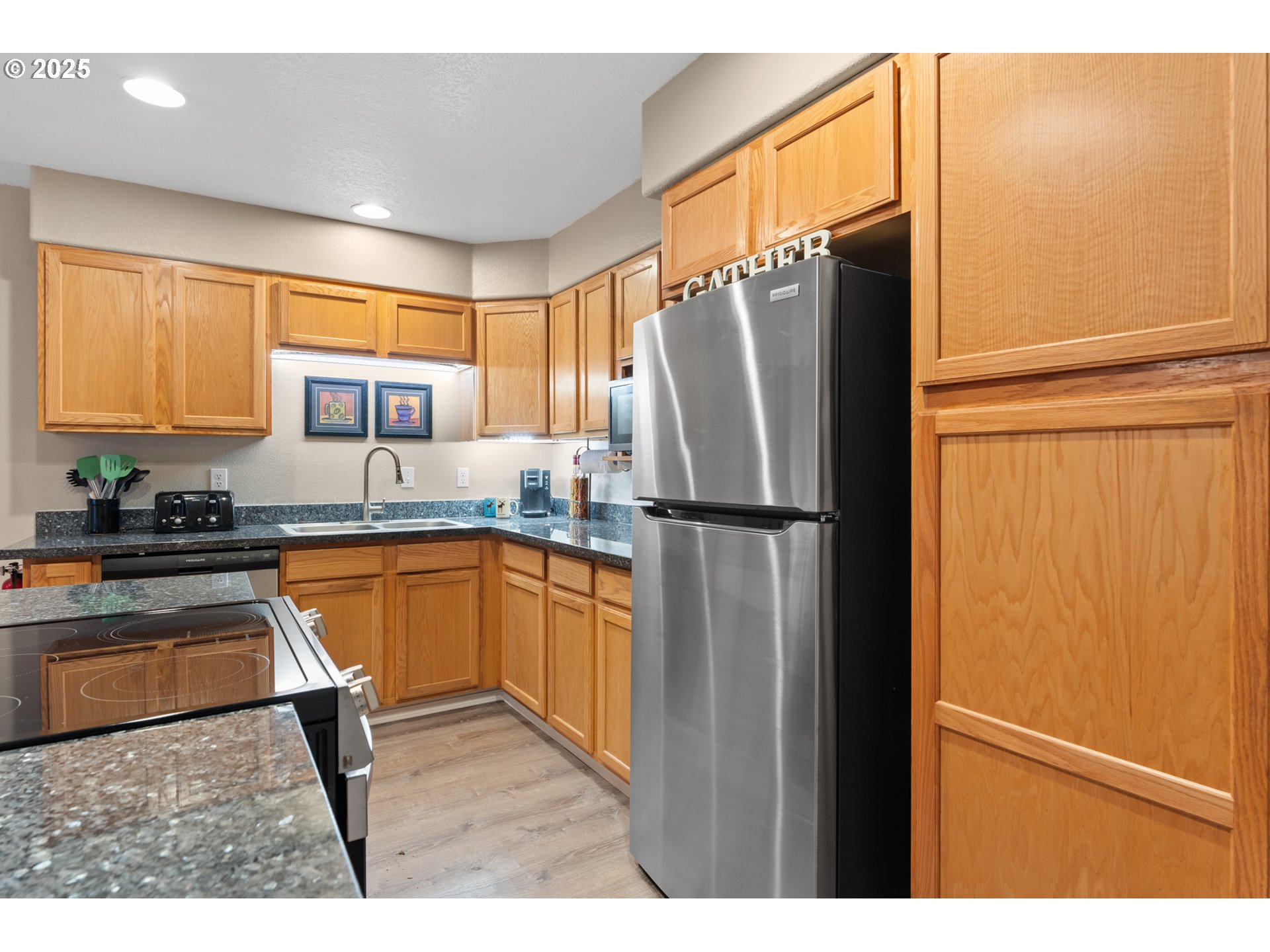 3368 Southwest Delaney Place Portland, OR 97225 - Photo 12 of 25