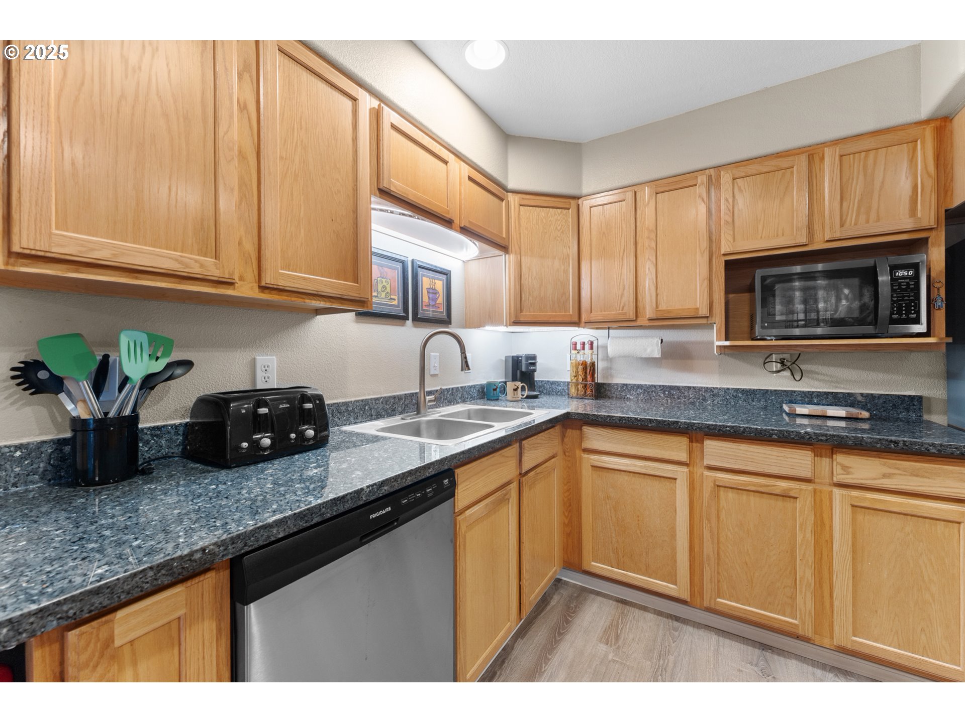 3368 Southwest Delaney Place Portland, OR 97225 - Photo 14 of 25