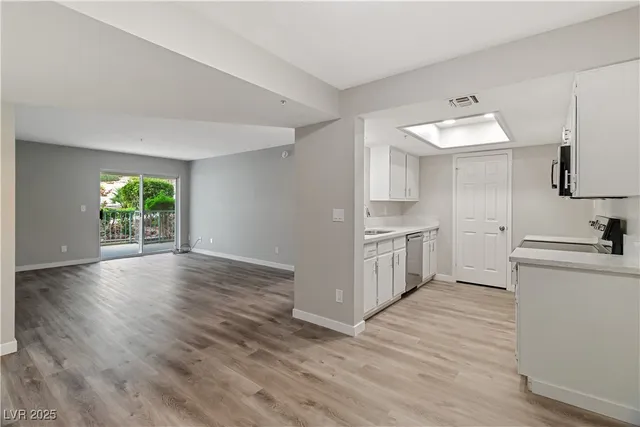 $199,000 | 3550 Bay Sands Drive, Unit 1035, Laughlin, NV 89029