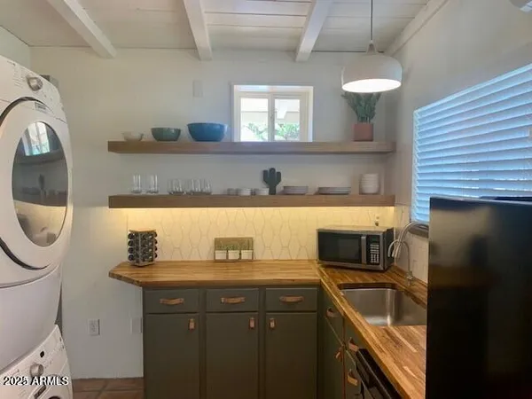 $2,075 | 40809 North School House Road, Cave Creek, AZ 85331