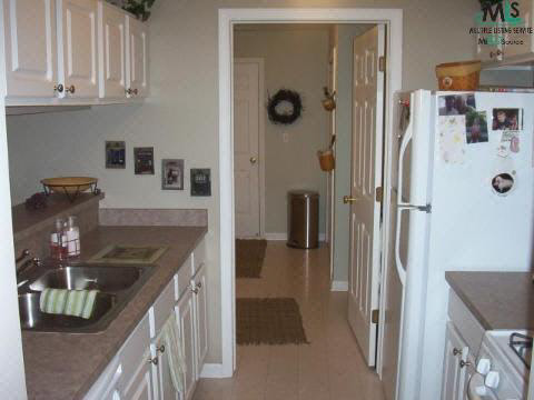 20666 Dunham Road Clinton Township, MI 48038 - Photo 5 of 9 524253-4.JPG