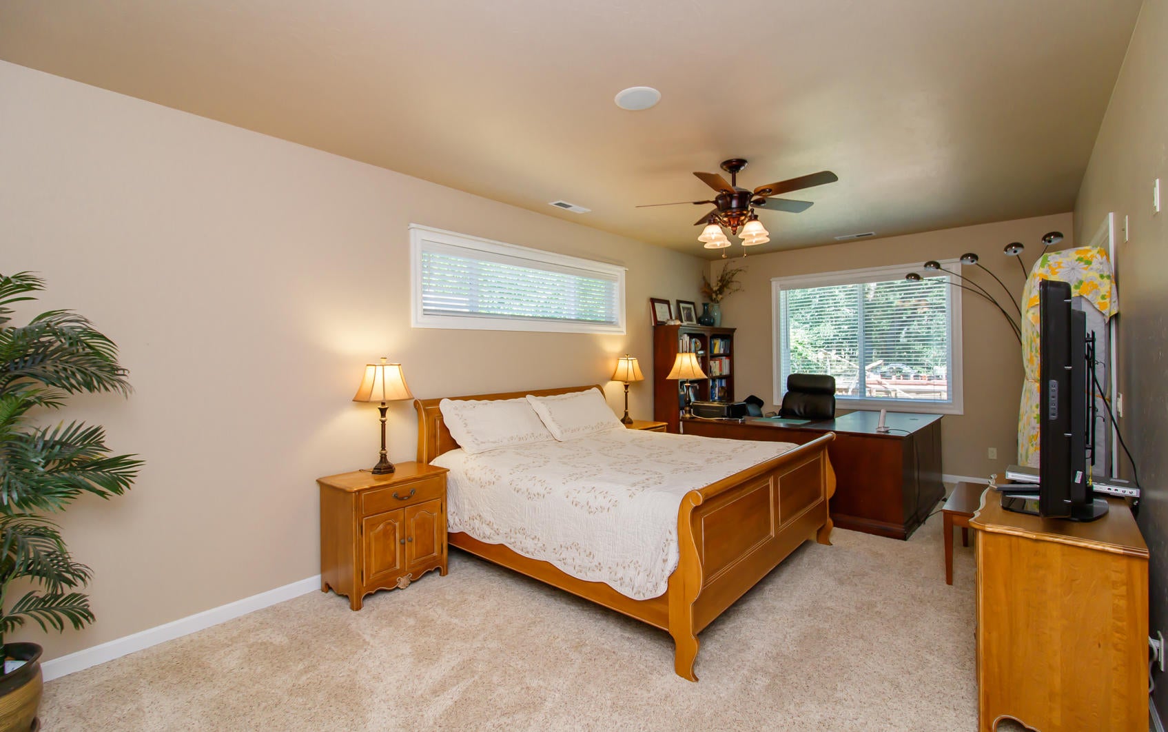2147 Rabun Way Central Point, OR 97502 - Photo 11 of 20 9
