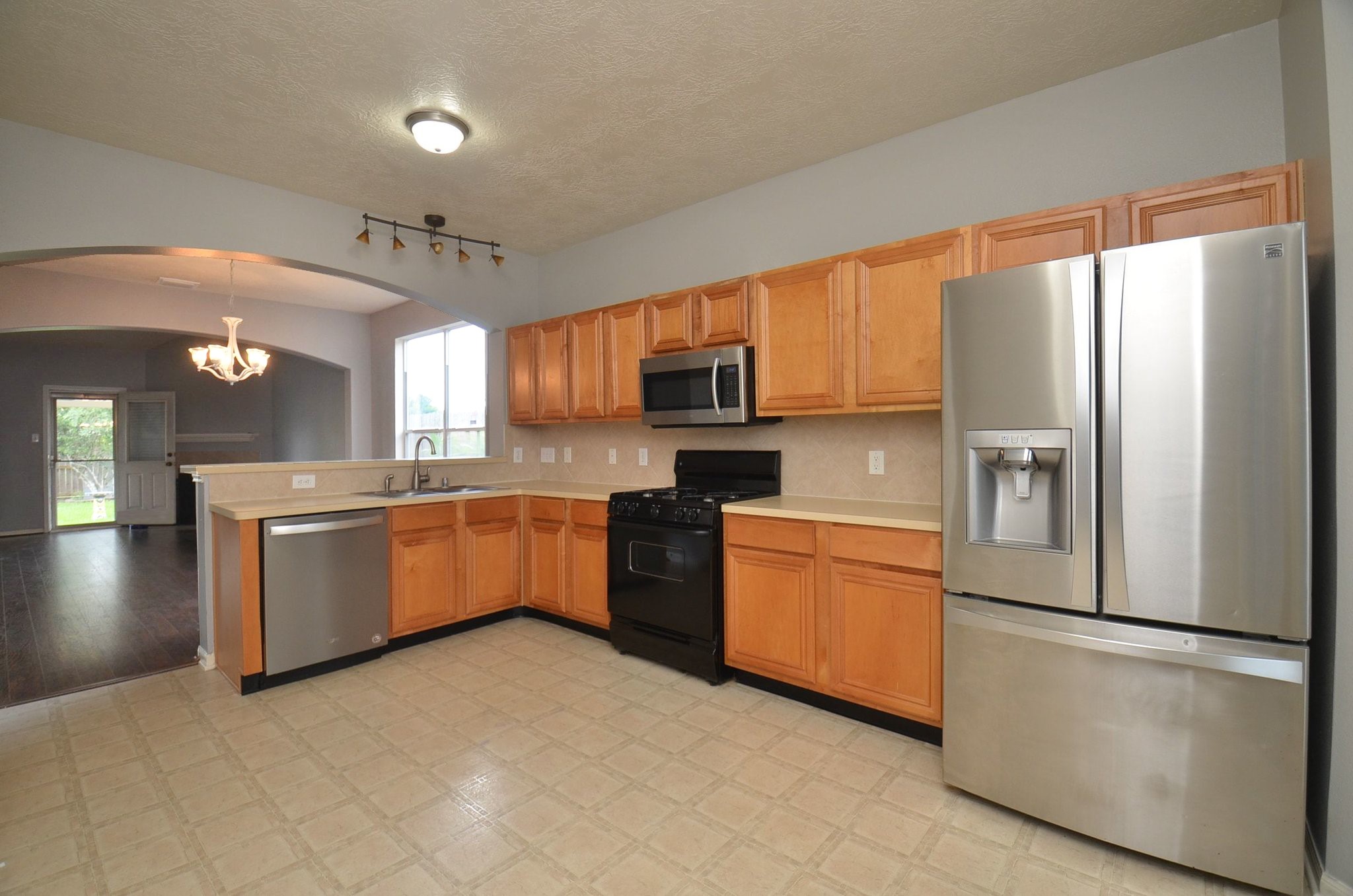 91 Rodeo Drive Manvel, TX 77578 - Photo 9 of 38 The kitchen is very spacious and overlooks the dining room and living area.