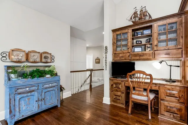 $750,000 | 631 North Shore Drive, Lake Waukomis, MO 64151