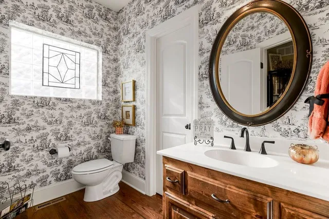 $750,000 | 631 North Shore Drive, Lake Waukomis, MO 64151