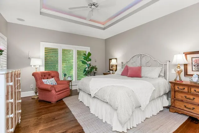 $750,000 | 631 North Shore Drive, Lake Waukomis, MO 64151