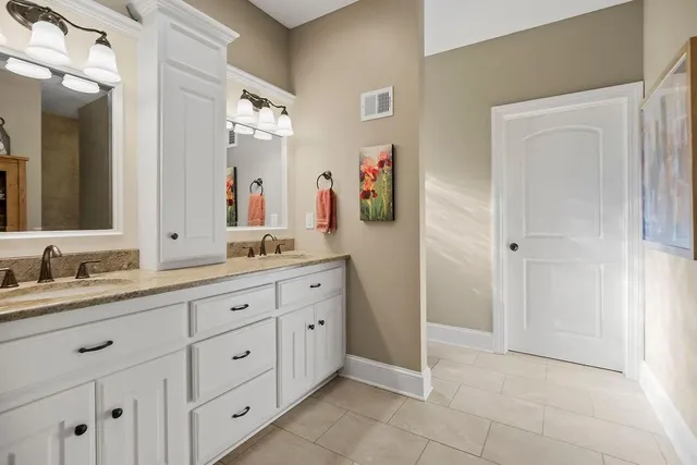 $750,000 | 631 North Shore Drive, Lake Waukomis, MO 64151