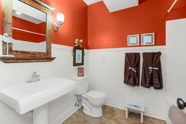 $750,000 | 631 North Shore Drive, Lake Waukomis, MO 64151