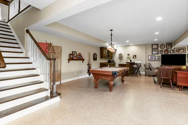 $750,000 | 631 North Shore Drive, Lake Waukomis, MO 64151