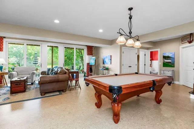 $750,000 | 631 North Shore Drive, Lake Waukomis, MO 64151