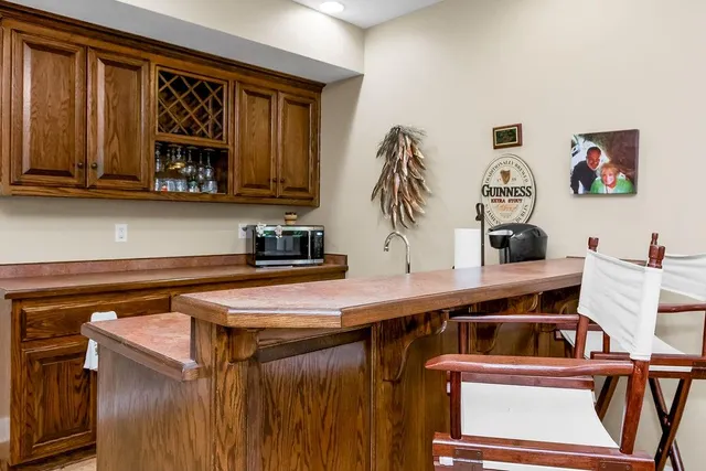 $750,000 | 631 North Shore Drive, Lake Waukomis, MO 64151