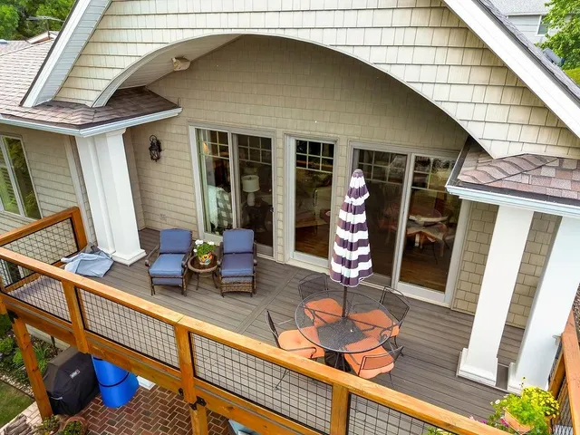 $750,000 | 631 North Shore Drive, Lake Waukomis, MO 64151