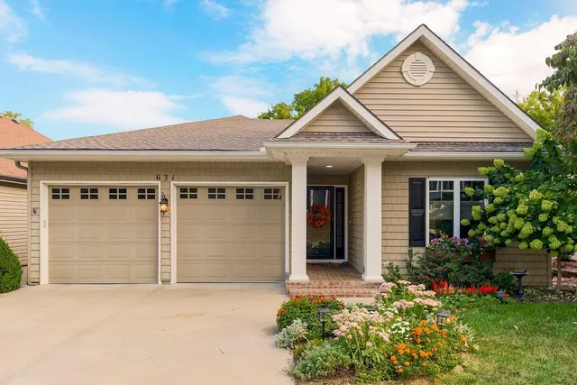 $750,000 | 631 North Shore Drive, Lake Waukomis, MO 64151