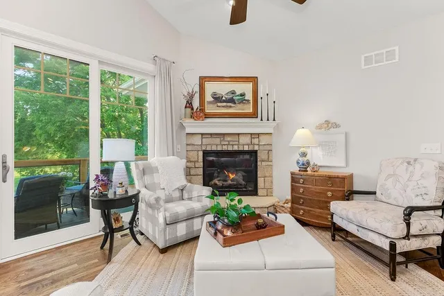 $750,000 | 631 North Shore Drive, Lake Waukomis, MO 64151