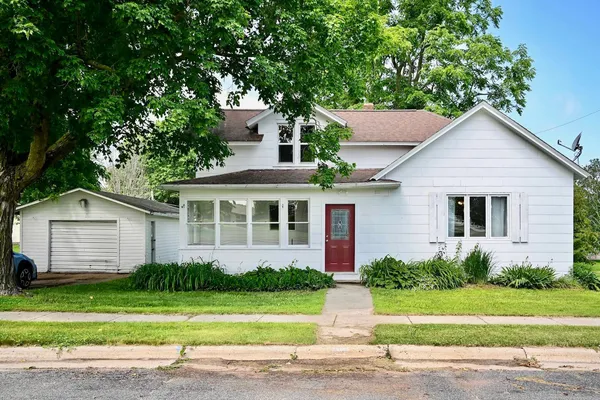 $154,900 | 111 1st Street Northeast, Altura, MN 55910