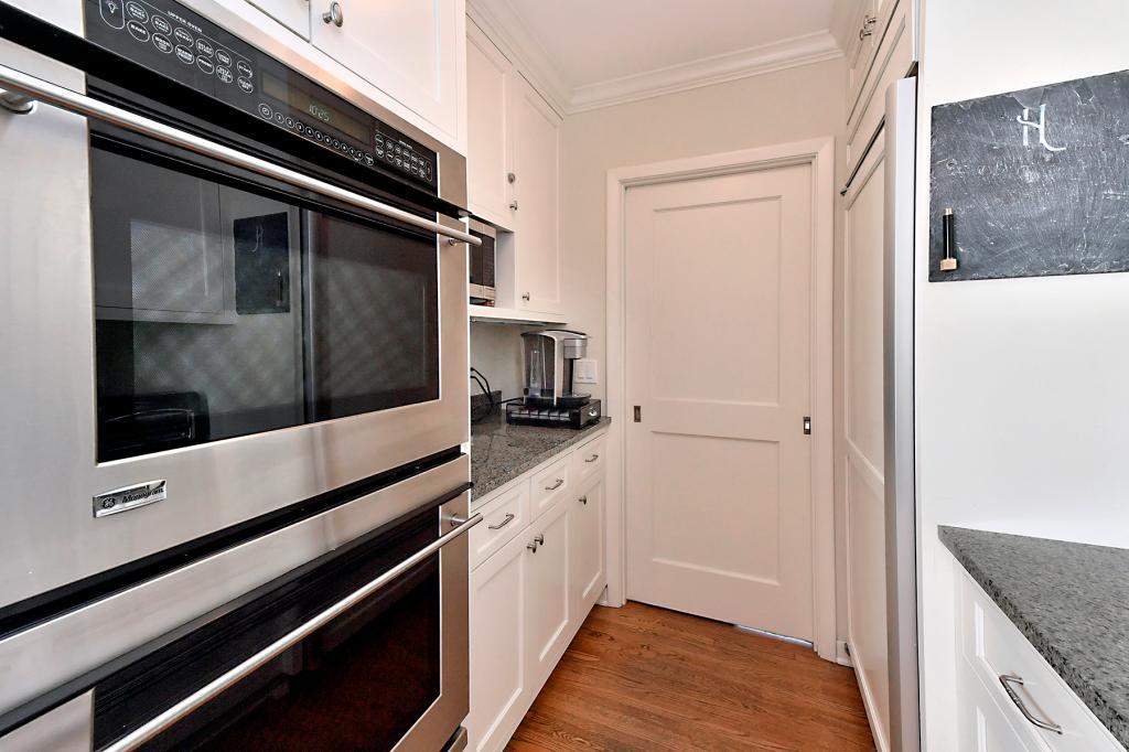 425 Highcroft Road Wayzata, MN 55391 - Photo 9 of 23