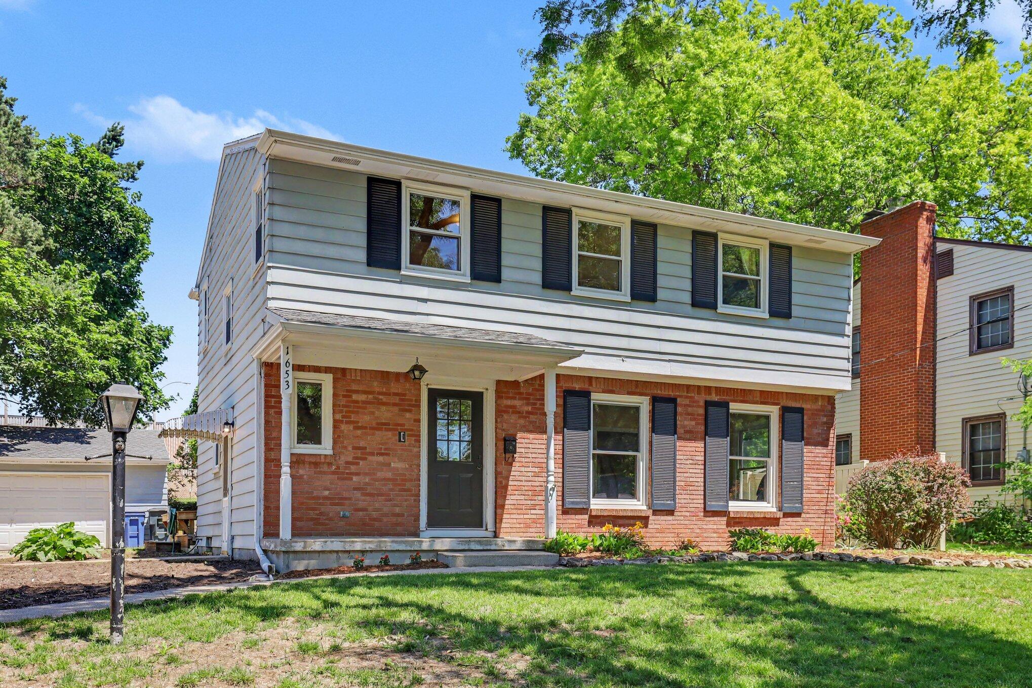 1653 Ridgeview Street Southeast Grand Rapids, MI 49506 - Photo 1 of 30 003_file_2519