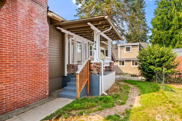 $690,000 | 216 South Blakeley Street, Monroe, WA 98272