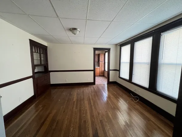 $2,300 | 382 McGrath Highway, Unit 1R, Somerville, MA 02143