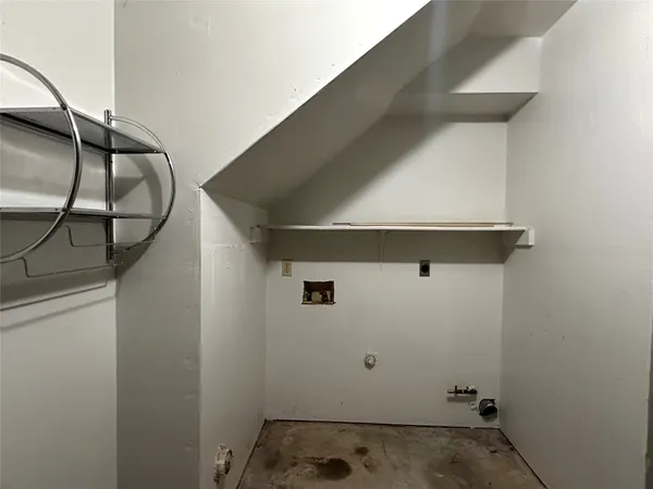 a view of utility room