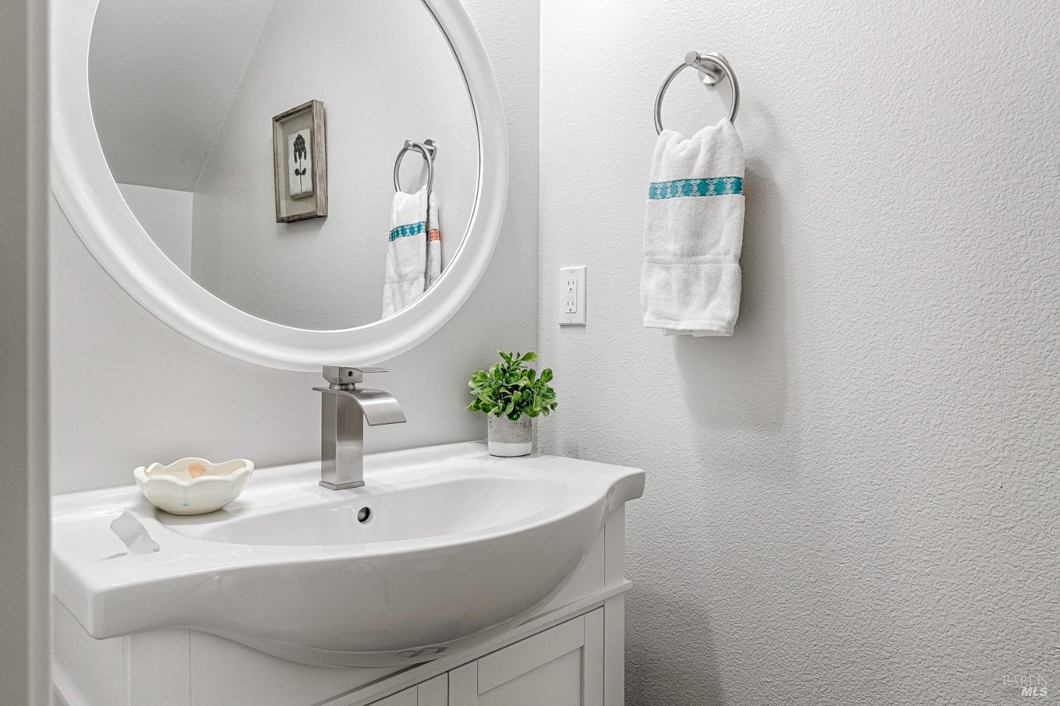 1960 Las Ventanas Drive Santa Rosa, CA 95407 - Photo 18 of 36 a bathroom with a sink and a mirror