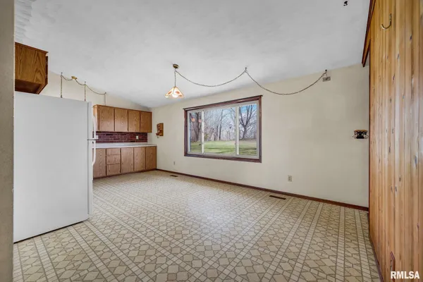 $139,999 | 419 Knox Road 1700 East, Maquon, IL 61458