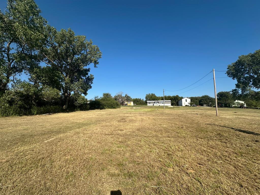 240 1st Street Oak Ridge, TX 76240 - Photo 4 of 7 a view of an ocean