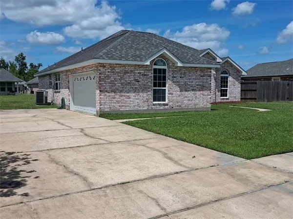 $259,000 | 108 Nicole Drive, Laplace, LA 70068