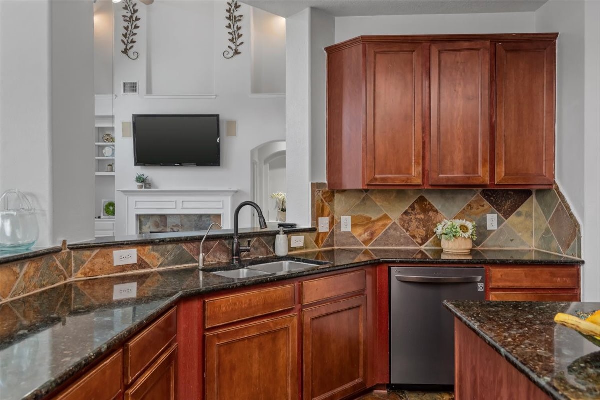 6507 Quiet Pointe Drive Spring, TX 77389 - Photo 11 of 45 Open layout