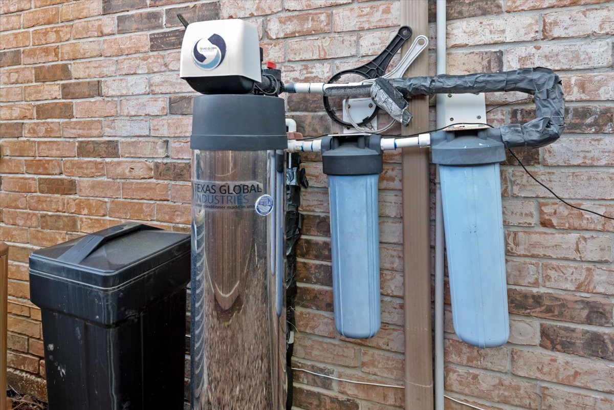 6507 Quiet Pointe Drive Spring, TX 77389 - Photo 8 of 45 This is the home's water softening system.