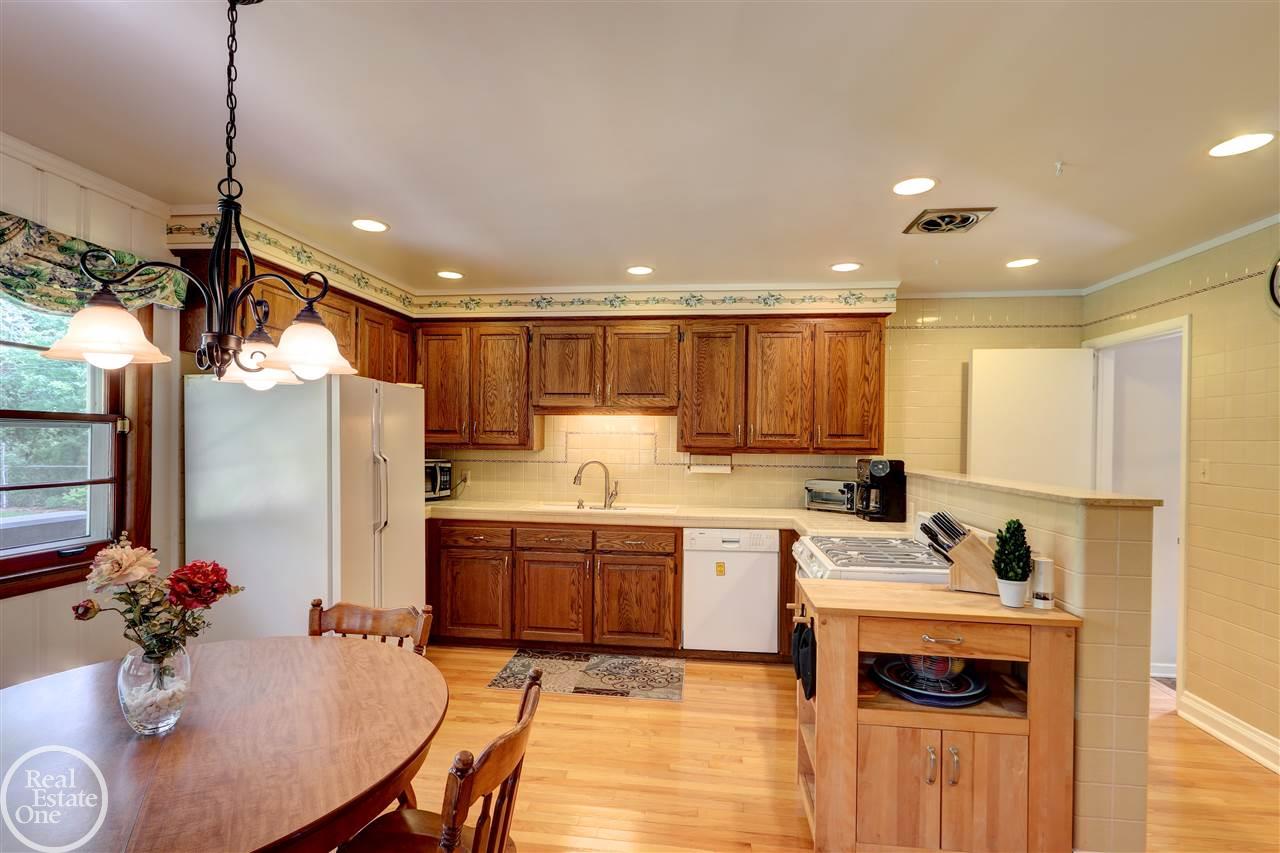 1160 South Renaud Road Grosse Pointe, MI 48236 - Photo 25 of 48 31360469-24.JPG