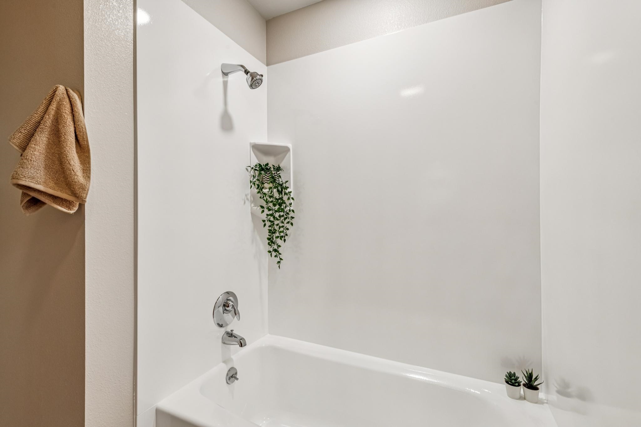 288 3rd Street, Unit 406 Oakland, CA 94607 - Photo 17 of 32 a bathroom with a bathtub