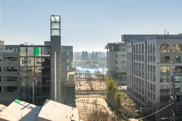 a picture of city view