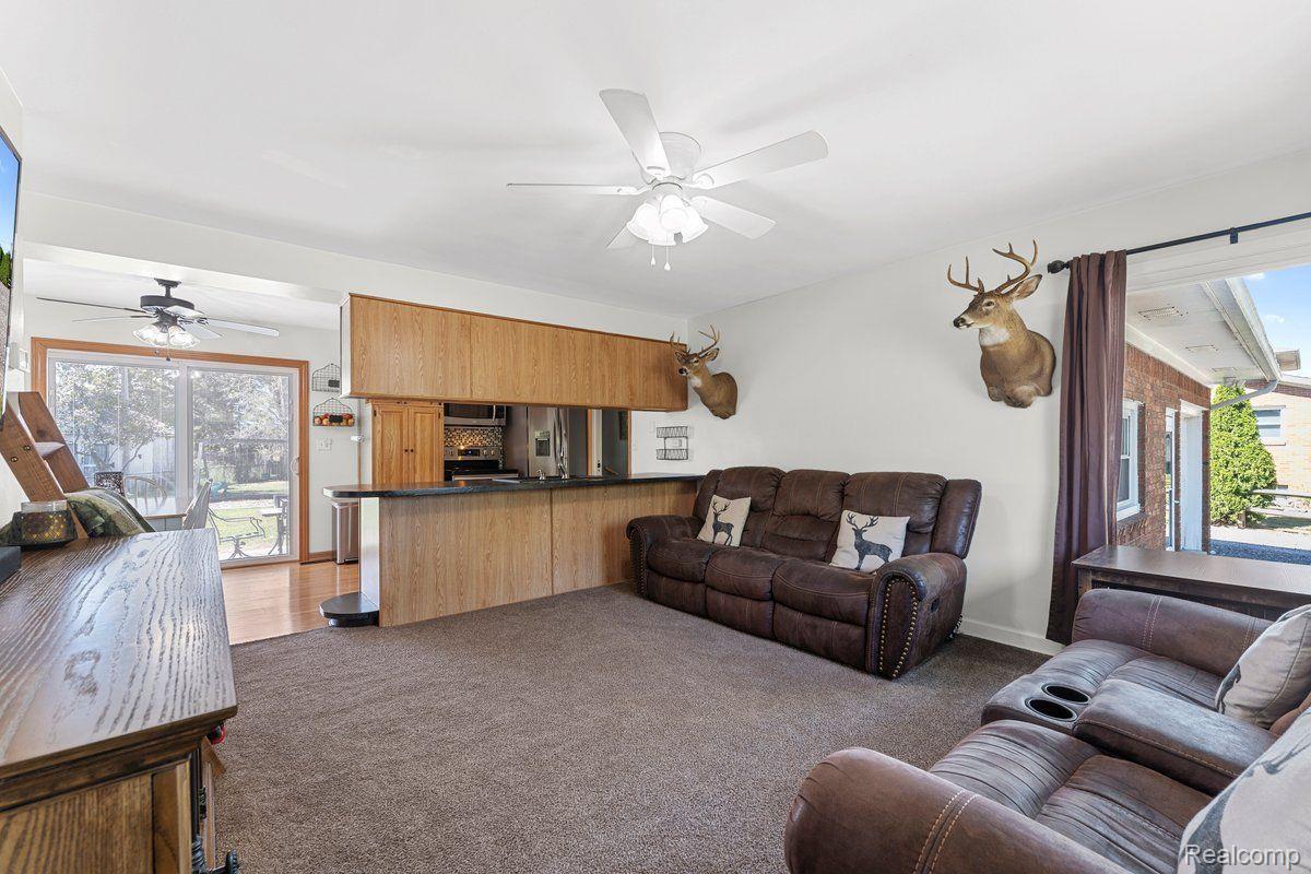 3365 Heiss Road Monroe, MI 48162 - Photo 5 of 31 Living Room